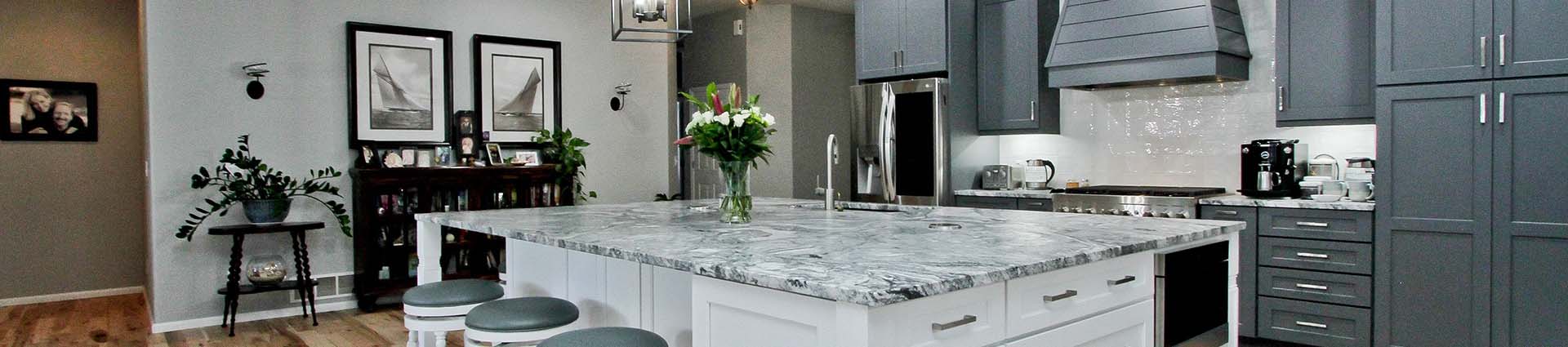 7 Tips on Choosing a Granite Countertop With Matching Cabinets